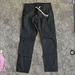 Vuori Women’s Black/Gray Pants